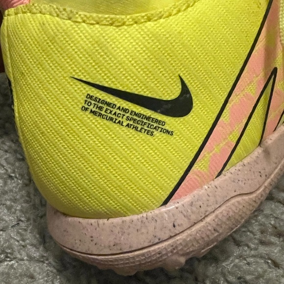 Nike Jr Mercurial Superfly 9 Club  Yellow Soccer Cleats TURF  Sz 5.5 DJ5954-780 - Picture 3 of 8